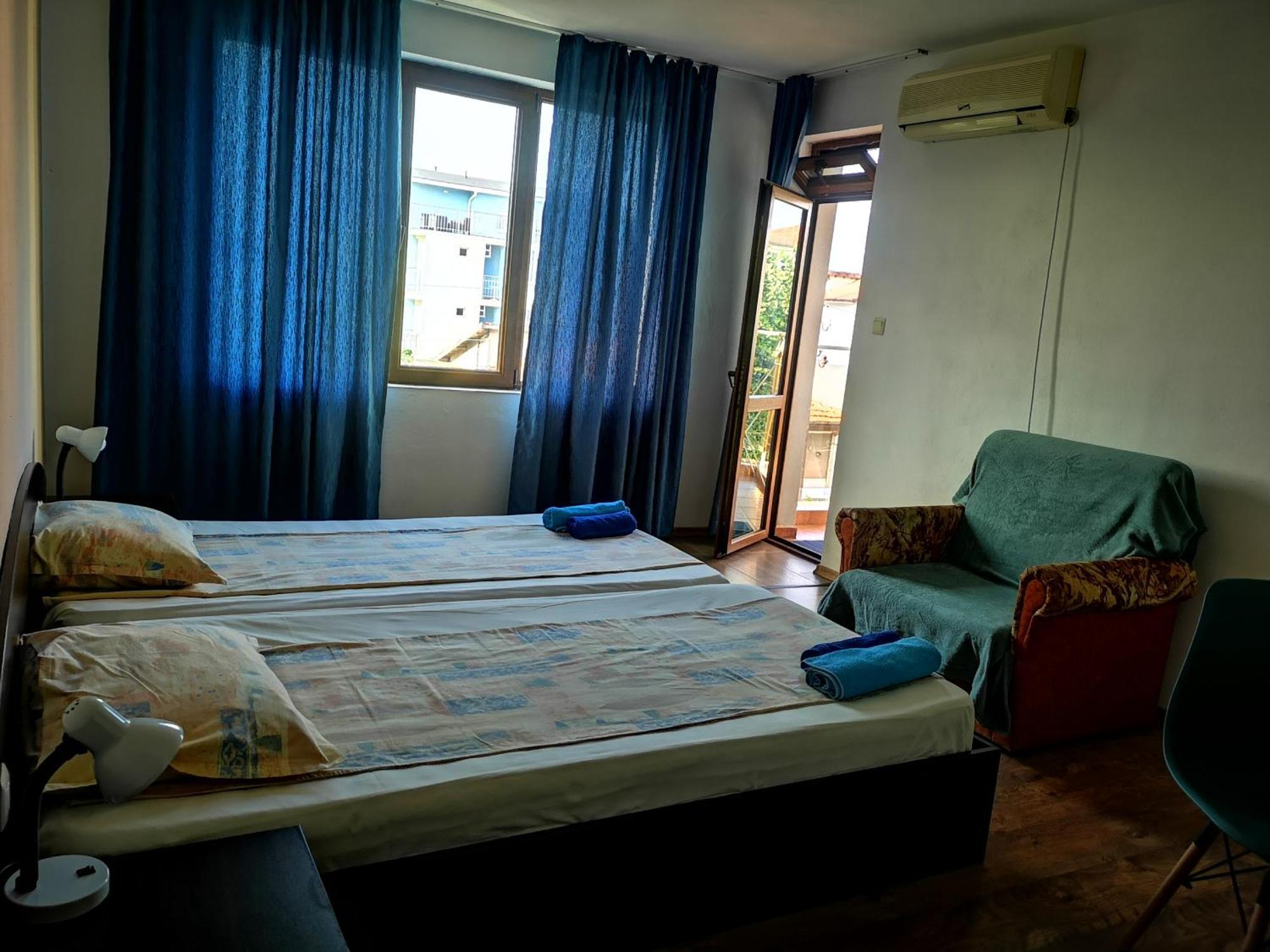 Paunovi Guest House 프리모르스코 객실 사진